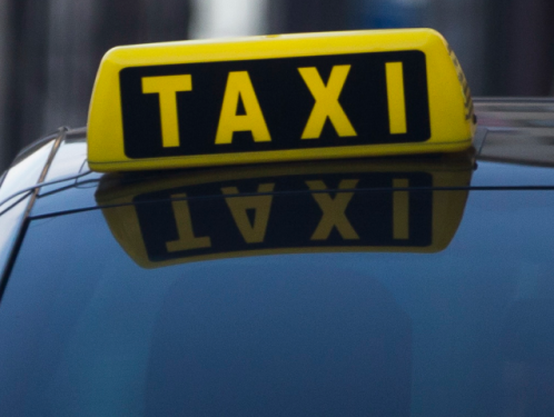 Praha zpřísnila podmínky pro vozidla taxislužby. Od srpna 2027 budou muset povinně splňovat emisní normu EURO 6d