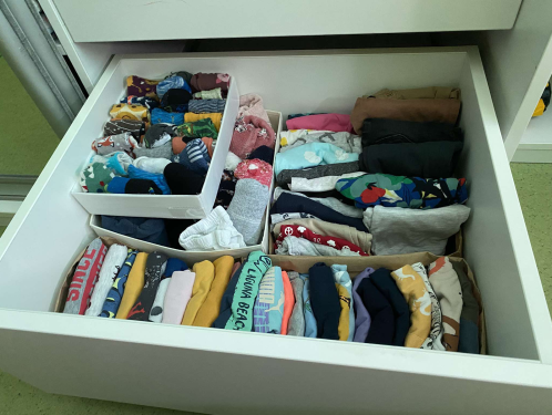 Podzimní třídění dětského šatníku ve stylu Marie Kondo