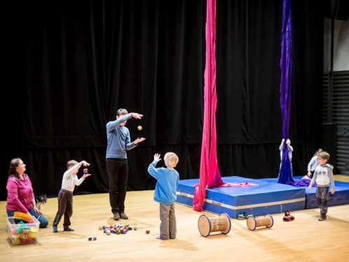 Otevřená Cirkusová hřiště připravili ve Mlejně pro děti i dospělé v rámci Cirkusových nocí 2025