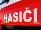 Profesionální i dobrovolní hasiči zasahovali u požáru prodejny nábytku na pražském Zličíně