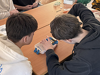 Senzory vzduchu. Hledáme pět míst Prahy 13 a okolí, kde žáci pomohou monitorovat kvalitu ovzduší.