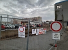 Placené parkoviště u OC Lužiny zavřeno kvůli stavbě