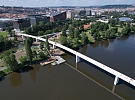 Štvanická lávka je otevřena. Karlín a Holešovice spojuje unikátní konstrukce z bílého betonu
