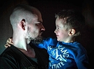 V dětských domovech už dávno nejsou pokoje s palandami pro 12 dětí, říká vychovatel Tomáš Morávek. Někdy je tam dětem líp než doma