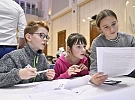 Co je to výdaj, jak se pojišťuje domácnost, co patří do nezbytných výdajů v domácím rozpočtu? Děti se utkaly o Filipův pohár finanční gramotnosti