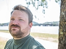 „Byl jsem společenský člověk. Dnes nemám na lidi energii, žiju v izolaci,” říká Tore, který přežil útok na Utøye