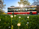 Nástup všemi dveřmi: Novinka v příměstských autobusech PID od srpna 2025