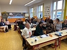 DIGIAkce jako sdílení škol, učitelů i rodičů. Ring pro témata volný, například: Patří mobilní telefon do školy?